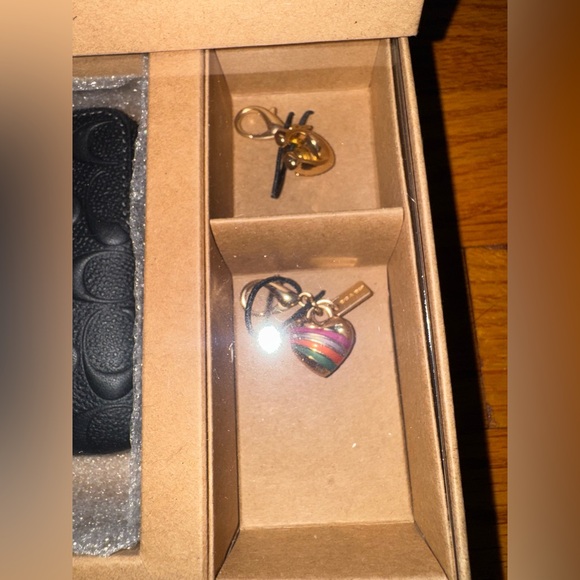 Coach Corner Zip Wristlet In Signature Leather with Charms - New in Box - Picture 6 of 7